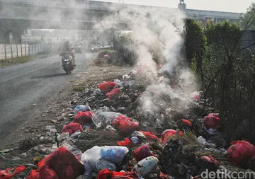 BRIN Ungkap Bahaya Polusi Beracun Akibat Membakar Sampah Sembarangan