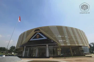 Diduga Minta Foto Berbikini Mahasiswi, Guru Besar Unpad Dicopot dari Jabatannya