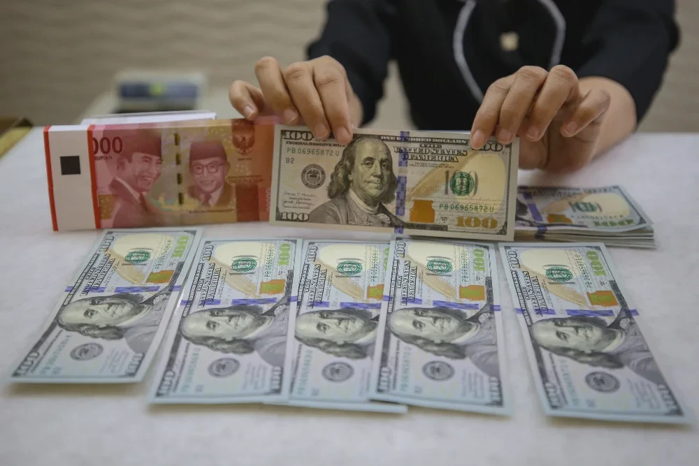 Rupiah Melemah Bayangi Emiten Kesehatan, OMED dan PRDA Mulai Bersiap Diri
